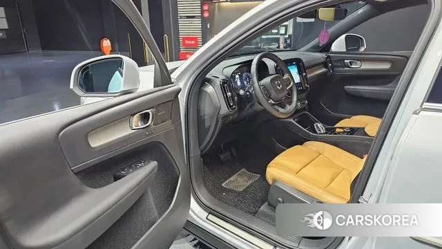 Volvo XC40 2020 Светло-серебряный цвет из Кореи, фото 2