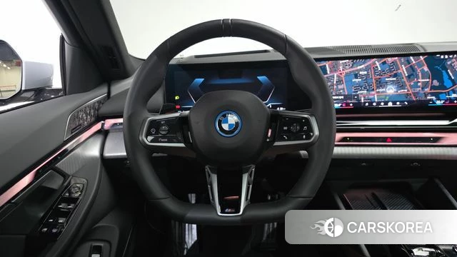 BMW i5 (G60) 2025 Небесно-голубой из Кореи, фото 2