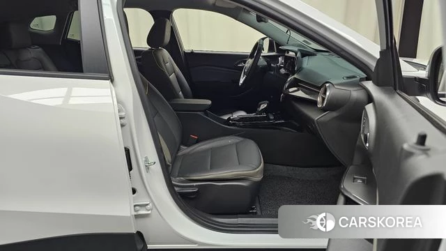 Chevrolet (GM Daewoo) Trax Crossover 2023 Белый из Кореи, фото 2