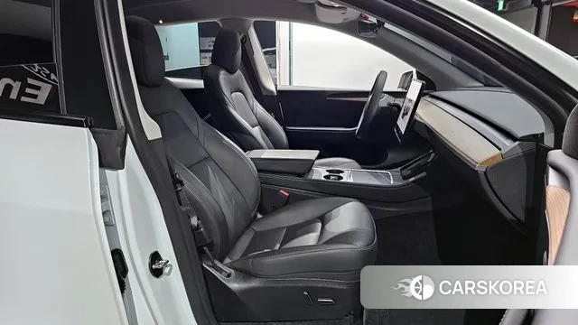 Tesla Model Y 2023 Белый из Кореи, фото 2