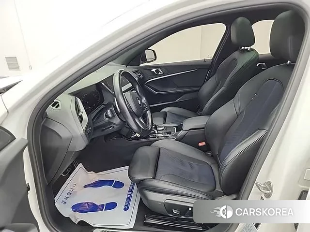 BMW 1 Series (F40) 2023 Белый из Кореи, фото 2