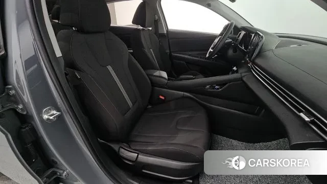 Hyundai Avante (CN7) 2022 Серебристо-серый из Кореи, фото 2