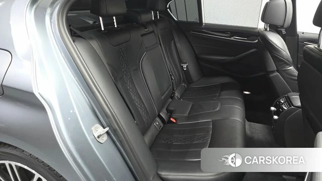 BMW 5 Series (G30) 2019 Серебристо-серый из Кореи, фото 2