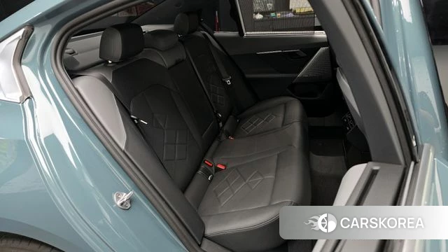 BMW 5 Series (G60) 2025 Зеленый из Кореи, фото 2