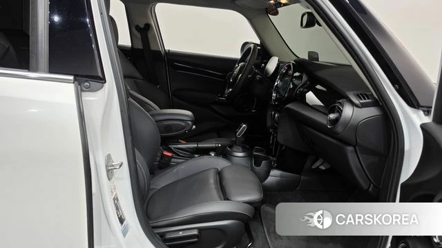 Mini Cooper 2023 Белый из Кореи, фото 2