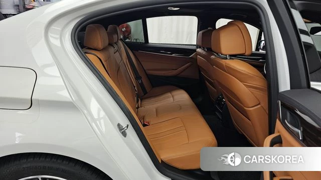BMW 5 Series (G30) 2021 Белый из Кореи, фото 2