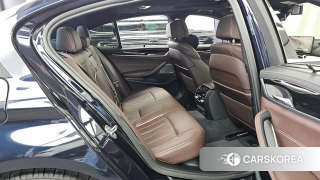 BMW 5 Series (G30) 2022 Черный из Кореи, фото 2