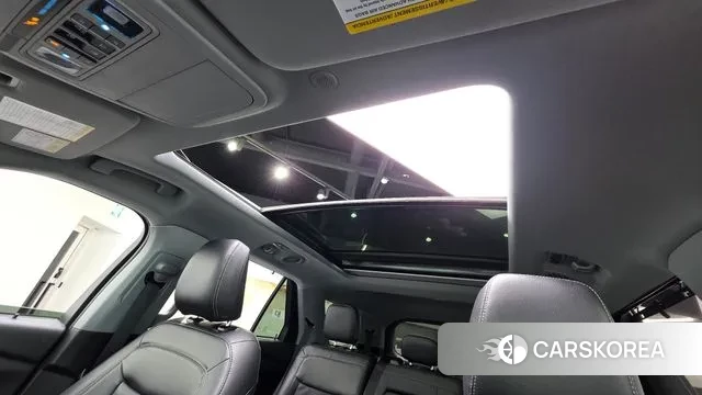 Ford Explorer 6th Generation 2023 Белый из Кореи, фото 2