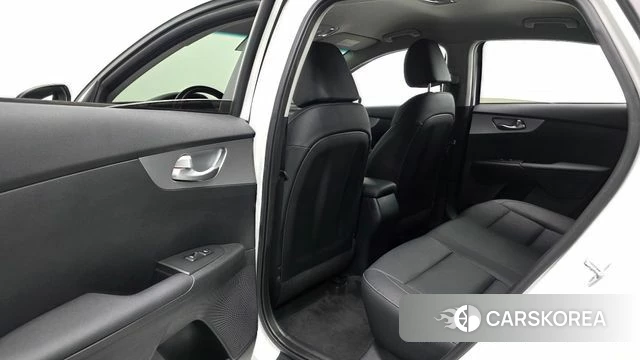 Kia The New K3 2nd generation 2022 Белый из Кореи, фото 2