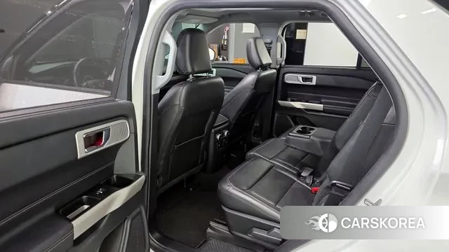 Ford Explorer 6th Generation 2022 Белый из Кореи, фото 2