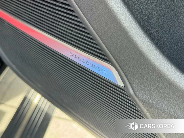 Audi Q8 2021 Черный из Китая, фото 2