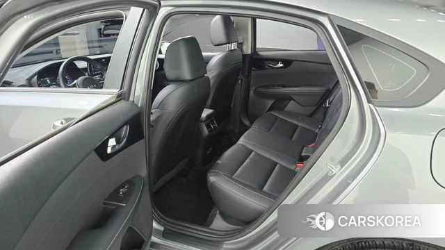 Kia The New K3 2nd generation 2024 Серый из Кореи, фото 2