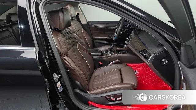 BMW 5 Series (G30) 2019 Черный из Кореи, фото 2