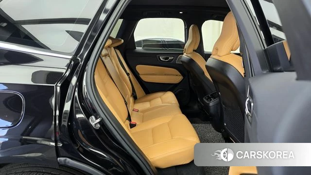 Volvo XC60 second Generation 2022 Черный из Кореи, фото 2