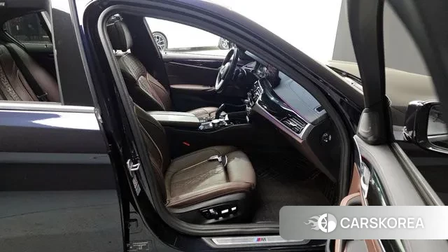 BMW 5 Series (G30) 2023 Черный из Кореи, фото 2