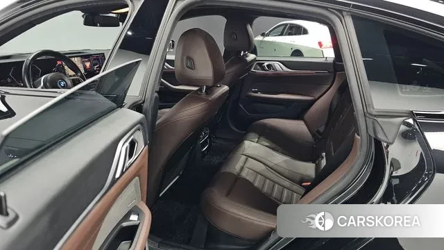 BMW i4 2022 Черный из Кореи, фото 2