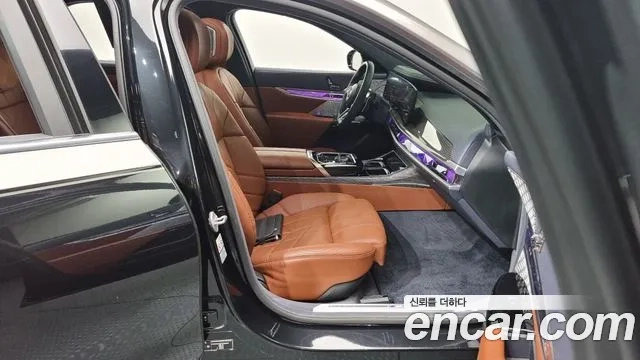 BMW 7 Series (G70) 2023 Черный двухцветный из Кореи, фото 2