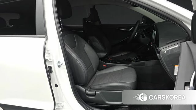 Kia Di Ol Nu Niro 2023 Белый из Кореи, фото 2