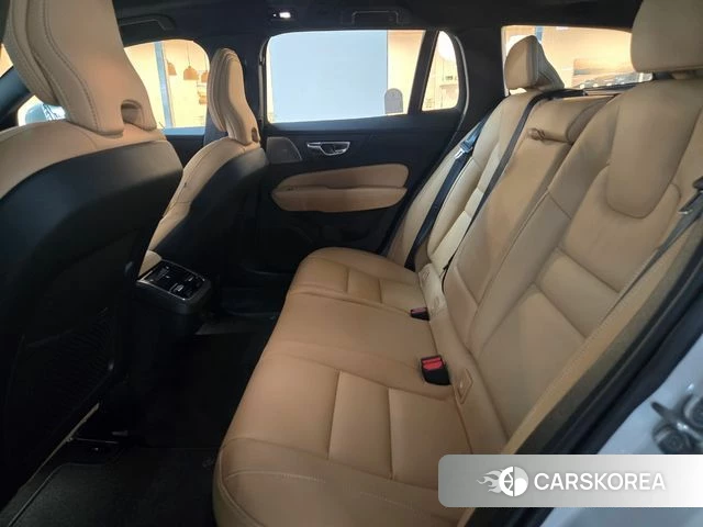 Volvo V60 Cross-Country 2nd Generation 2026 Белый из Кореи, фото 2