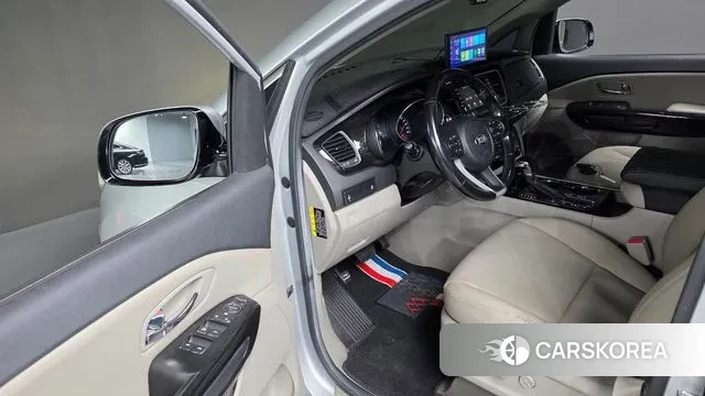 Kia The New Carnival 2018 Серебряный из Кореи, фото 2