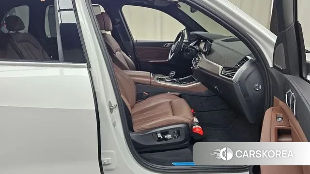 BMW X5 (G05) 2023 Белый из Кореи, фото 2