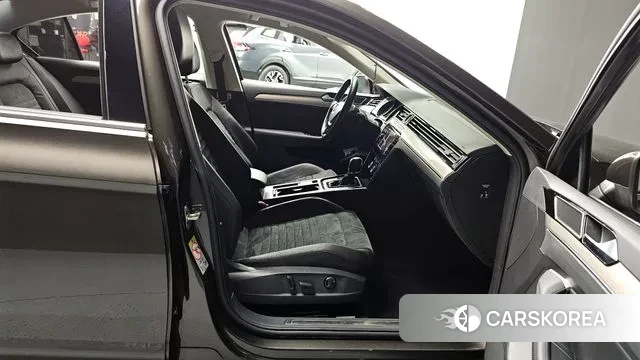 Volkswagen Passat GT (B8) 2018 Коричневый из Кореи, фото 2