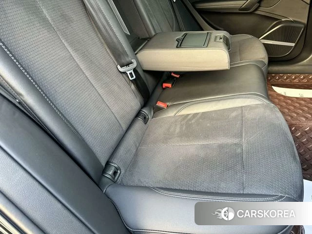 Audi Q5L Sportback 2021 Черный из Китая, фото 2