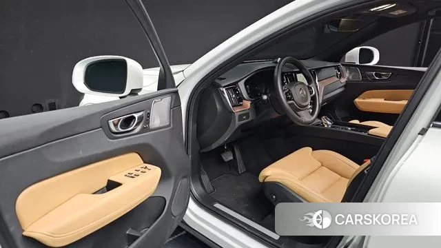 Volvo XC60 second Generation 2024 Белый из Кореи, фото 2