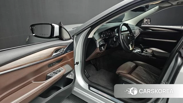 BMW 6 Series GT (G32) 2018 Серебристо-серый из Кореи, фото 2
