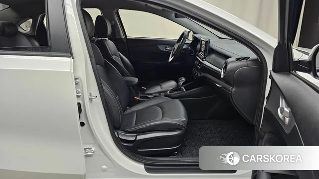 Kia The New K3 2nd generation 2022 Белый из Кореи, фото 2