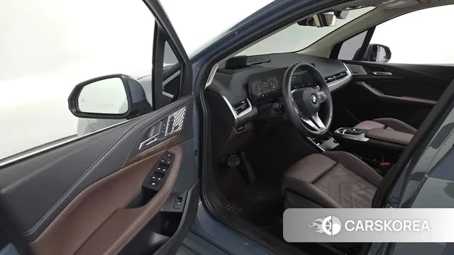 BMW 2 Series Active Tourer (U06) 2023 Светло-серебряный цвет из Кореи, фото 2