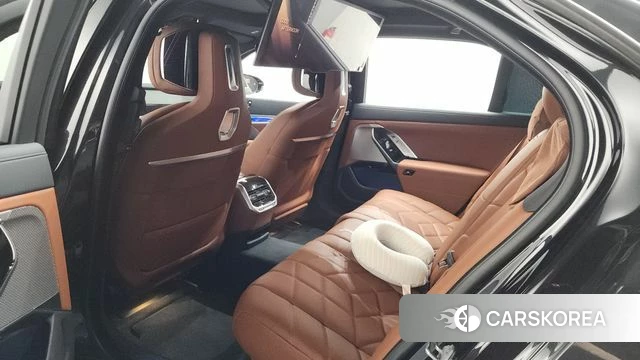 BMW 7 Series (G70) 2025 Черный из Кореи, фото 2