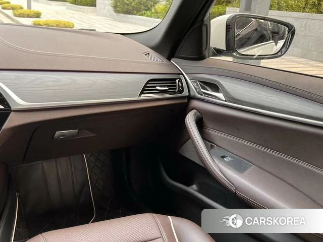 BMW 5 series 2021 Белый из Китая, фото 2