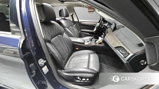 BMW 5 Series (G30) 2018 Синий из Кореи, фото 2