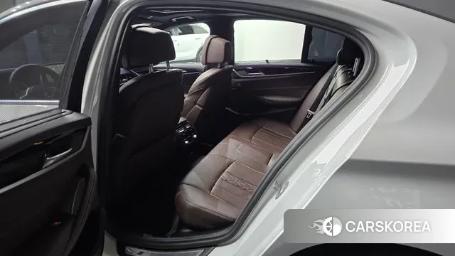 BMW 5 Series (G30) 2023 Белый из Кореи, фото 2