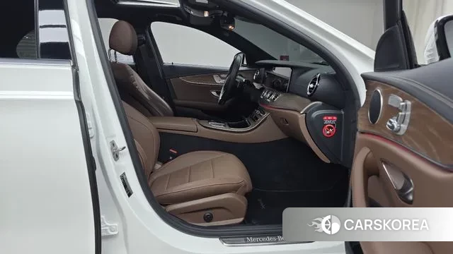 Mercedes-Benz E-Class W213 2023 Белый из Кореи, фото 2