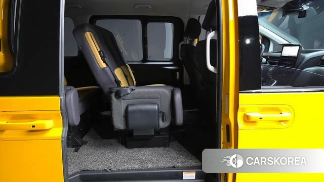 Hyundai Staria 2025 Желтый из Кореи, фото 2