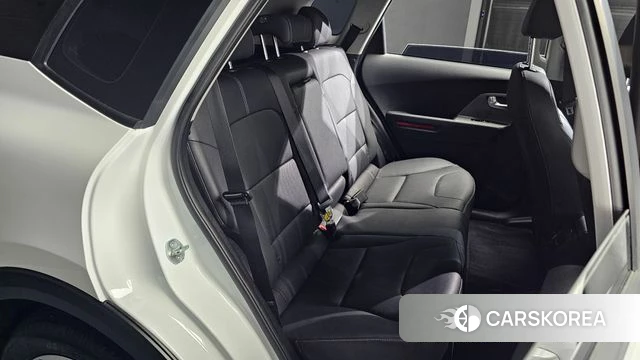 Kia Niro Plus 2023 Белый из Кореи, фото 2