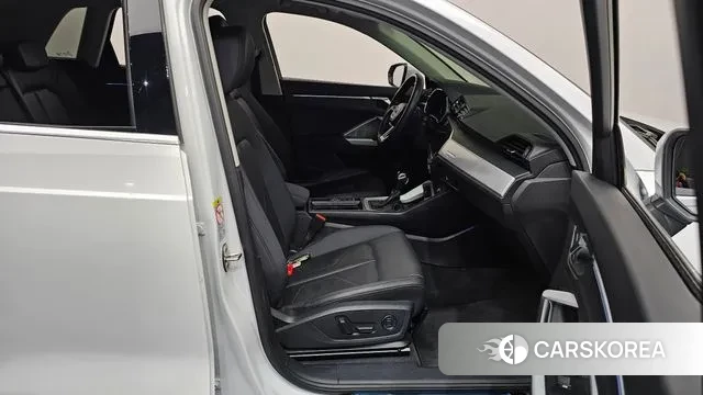 Audi Q3 (F3) 2020 Белый из Кореи, фото 2