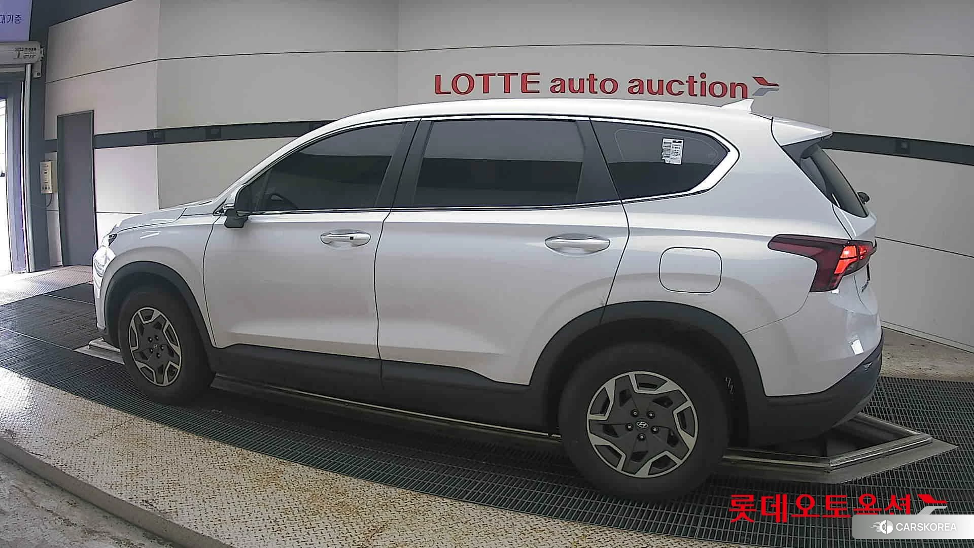 Hyundai Santa Fe Hybrid 2023 Creamy White Pearl (optional) из Кореи, фото 2