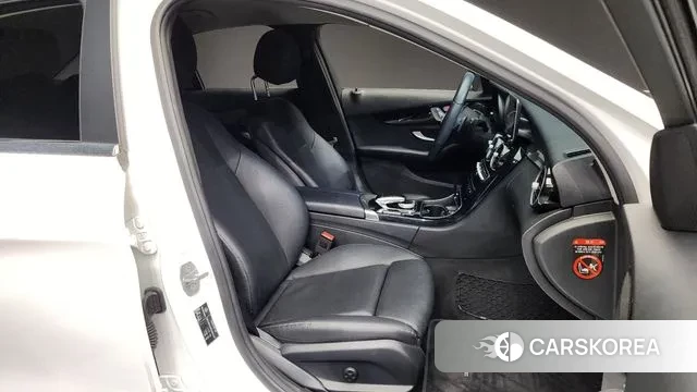 Mercedes-Benz C-Class W205 2019 Белый из Кореи, фото 2