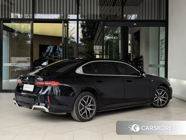 BMW i5 2025 Черный из Китая, фото 2