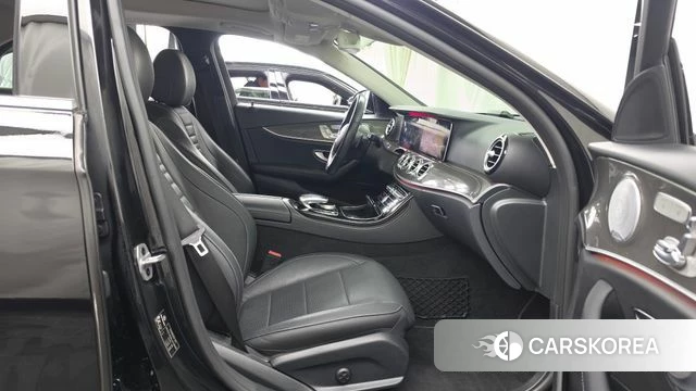 Mercedes-Benz E-Class W213 2019 Черный из Кореи, фото 2
