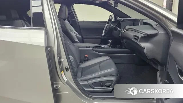 Lexus UX250h 2019 Серый из Кореи, фото 2