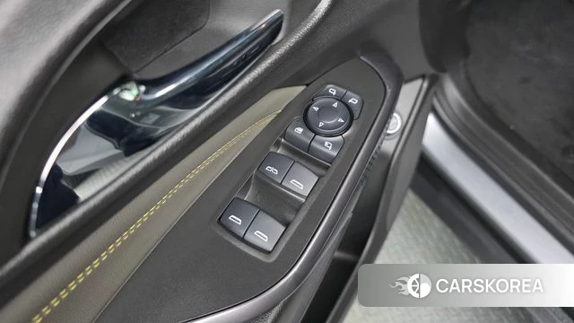 Chevrolet (GM Daewoo) Trax Crossover 2023 Серебристо-серый из Кореи, фото 2