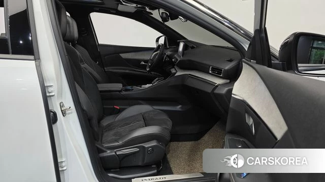 Peugeot 5008 second generation 2021 Белый из Кореи, фото 2