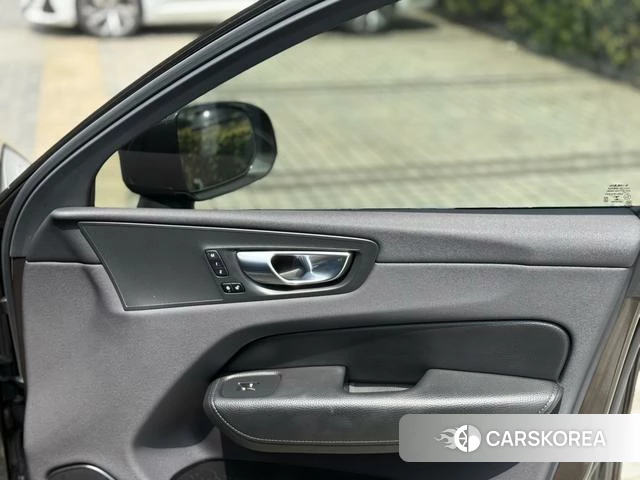 Volvo XC60 2022 Темно-серый из Китая, фото 2