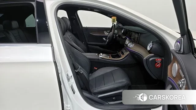 Mercedes-Benz E-Class W213 2022 Белый из Кореи, фото 2