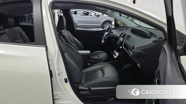 Toyota Prius 4th Generation 2018 Белый из Кореи, фото 2