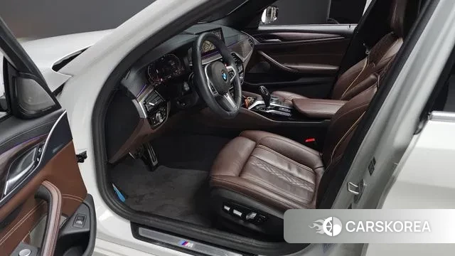 BMW 5 Series (G30) 2020 Белый из Кореи, фото 2